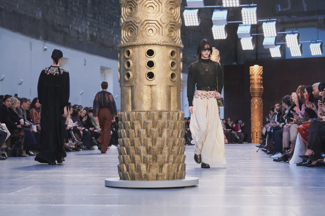 时装周看明星秀场,时装周走秀朋友圈背景