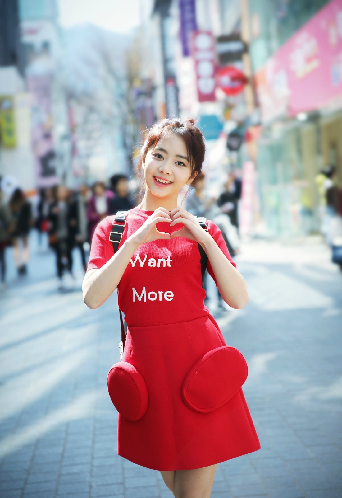 她出道14年,演《最好的我们》彻底走红,29岁曝美照少女可爱