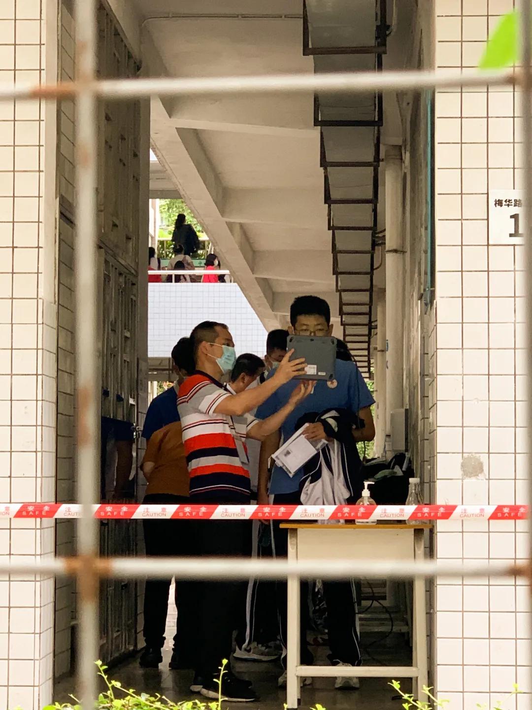 萌娃、萌宠纷纷抢镜！今年高考作文，深圳学生躺赢？