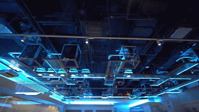 听说有群机器人乘“太空舱”悄然登陆广州？