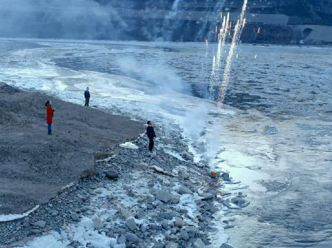 比伍佰唱得好的歌曲,伍佰的一首歌贯穿整个影片