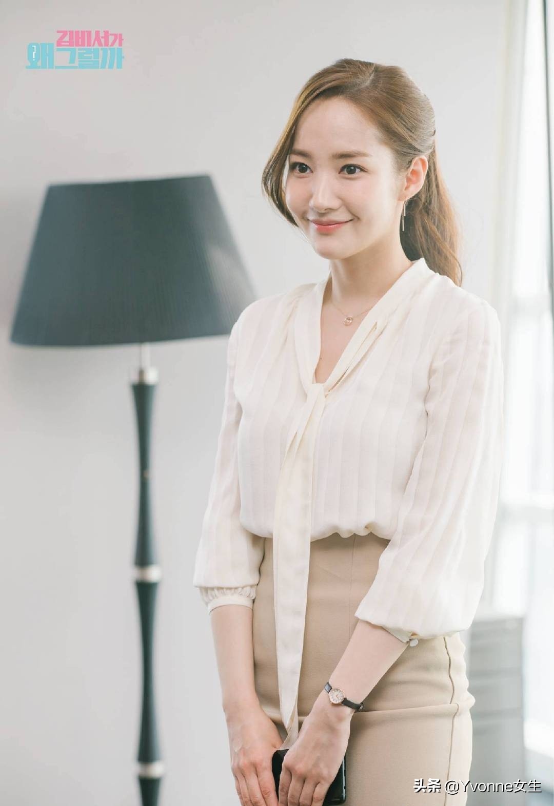 刚剪完刘海出来天空好像下雨了,自己剪齐刘海变成修饰脸型的刘海