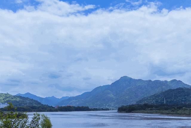 从张家港到上海坐车怎么去划算点,从张家港去苏州怎么坐车