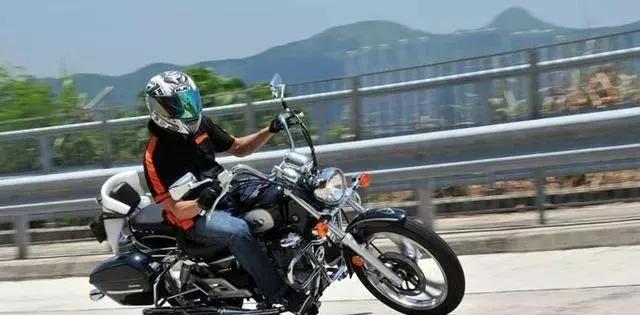 豪爵巡航车悦酷gz150排量,豪爵gz150用15w40机油好还是10w30