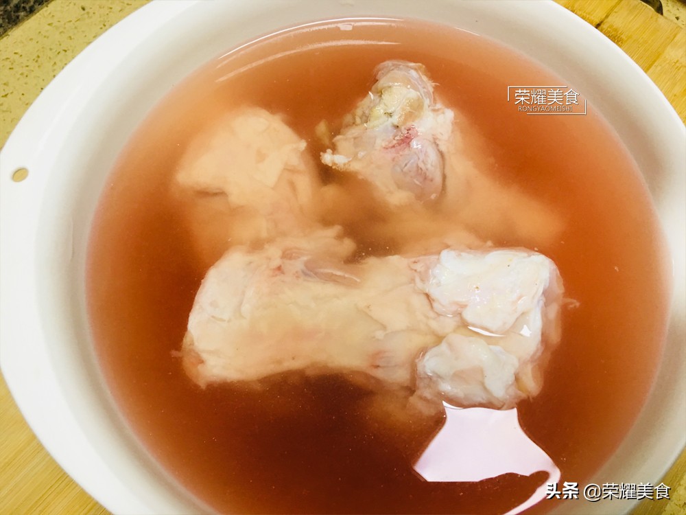 煮骨头汤为什么一直有浮沫,炖骨头汤为什么浑浊