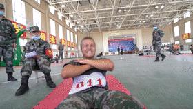 仰卧起坐4213个，单杠卷身上604个……*疆新**军区的兵，真牛