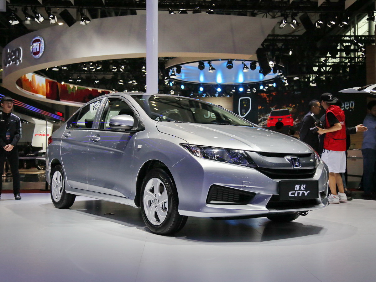 老款本田锋范手动值不值得买,二手车锋范经典好还是八代思域好