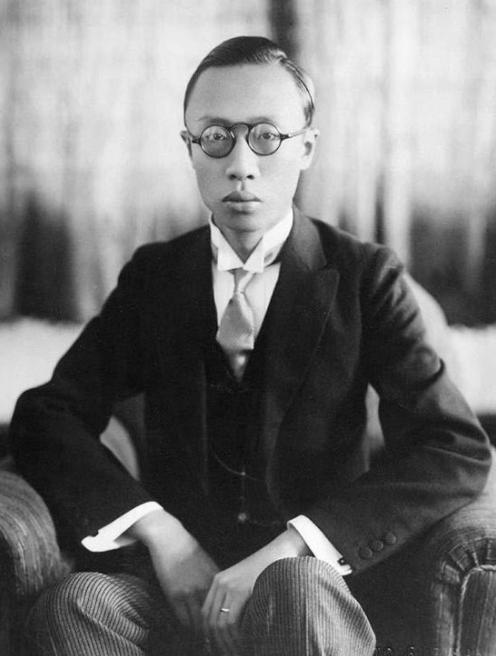 毛主席读溥仪的《我的前半生》，看后评价：我觉得这本书写得不好