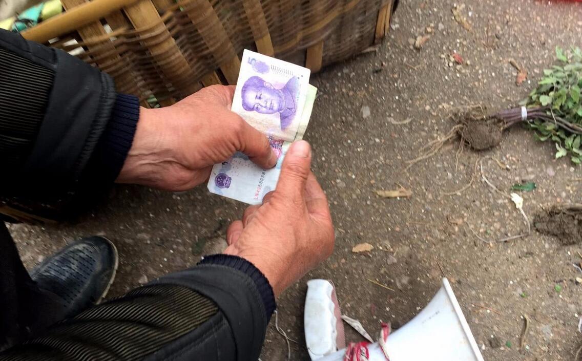 路上捡到钱有什么忌讳,在路上捡到的钱千万别捡