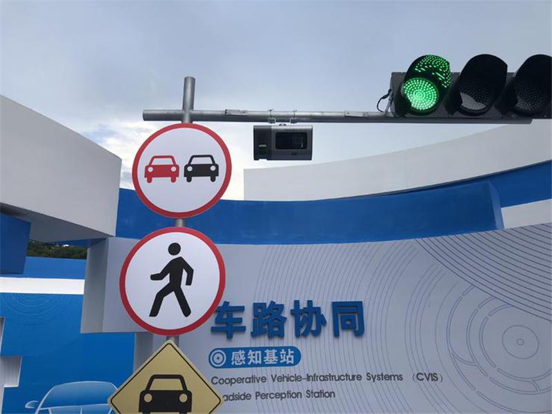 激光雷达对于自动驾驶有何作用,激光雷达和可视摄像头