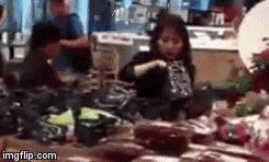 中国大妈们在国外跳广场舞,中国大妈在温哥华商场跳广场舞