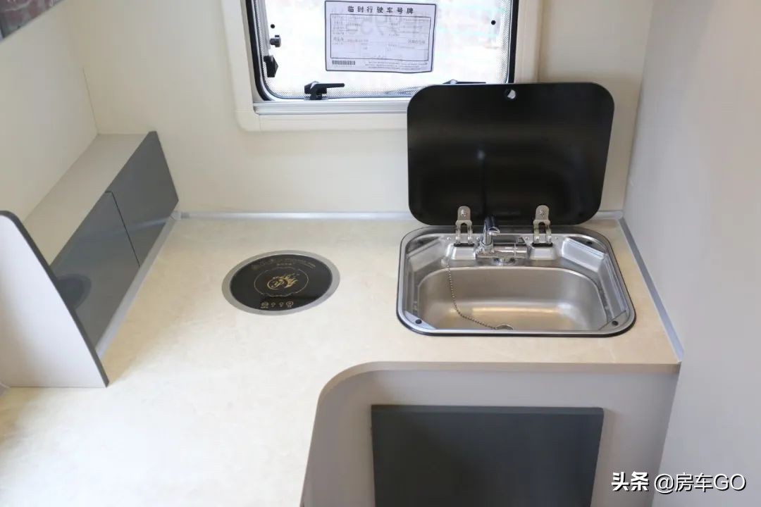 2.0t自动挡四驱越野房车13万左右,2.0t发动机8at轻卡房车