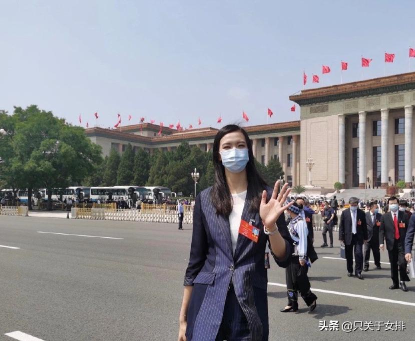 盘点女排正装照：张常宁美，朱婷仙，一看袁心玥，最飒还是小苹果