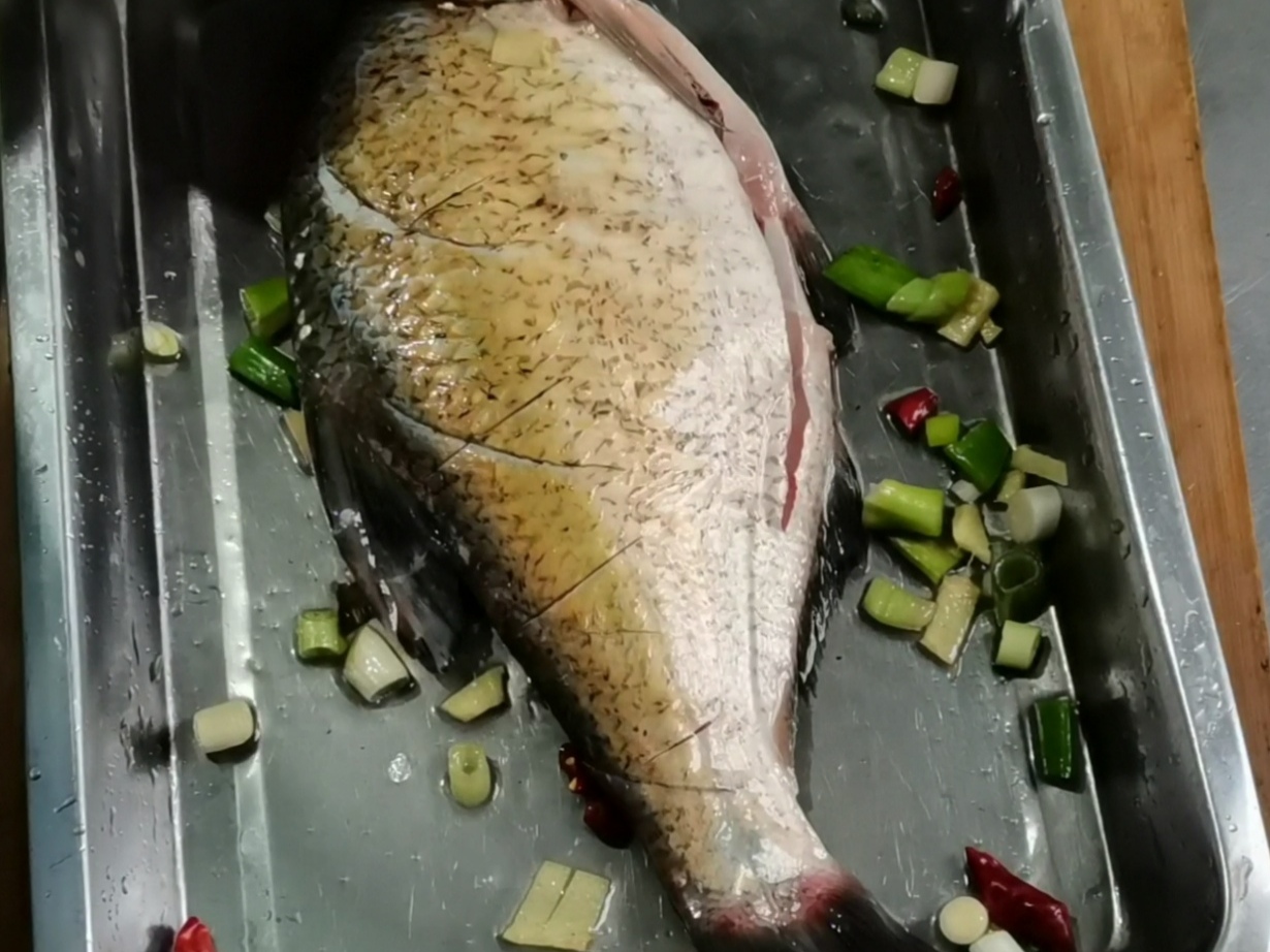 红烧鱼怎么做不腥又鲜美又下饭,红烧鱼怎么做又香又嫩赶紧学起来