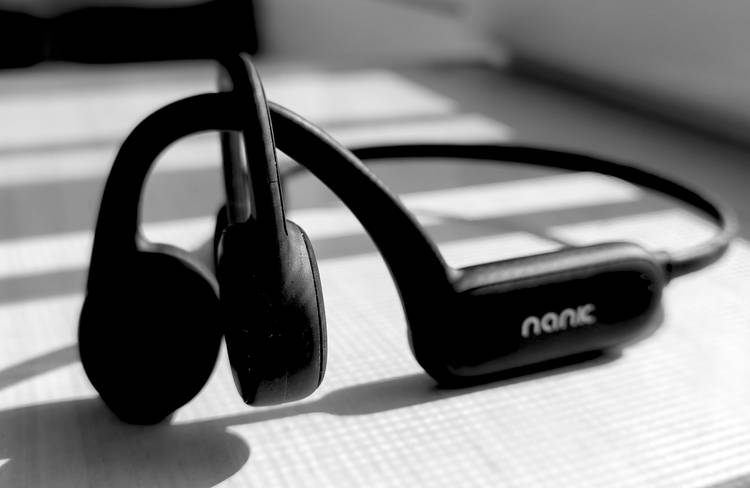 轻盈如风歌声如酒,海量无损绕梁不绝