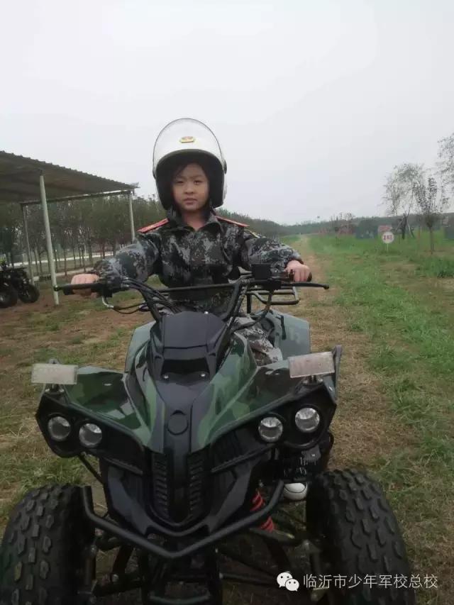 少儿军事夏令营暑假班,军事夏令营助力孩子们实现蜕变