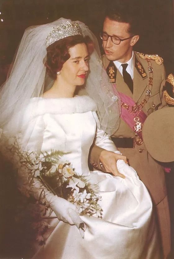 杨幂唐嫣都在穿的鞋子,巴黎世家袜子鞋杨幂同款