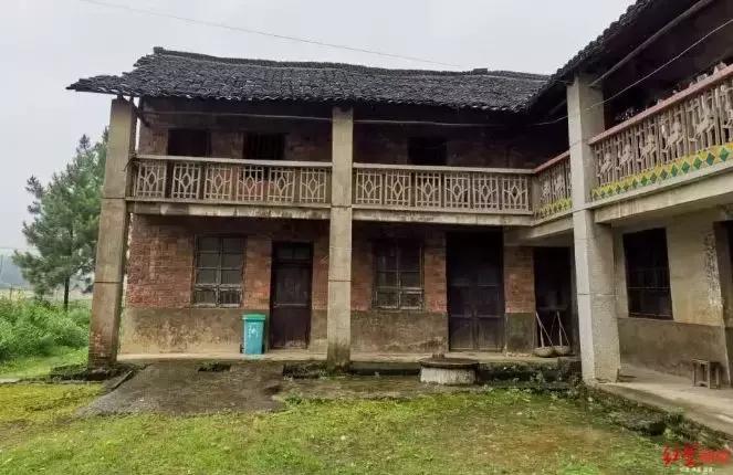 男子抢劫出租车司机后潜逃22年,情侣涉嫌抢劫致死案逃亡15年被抓