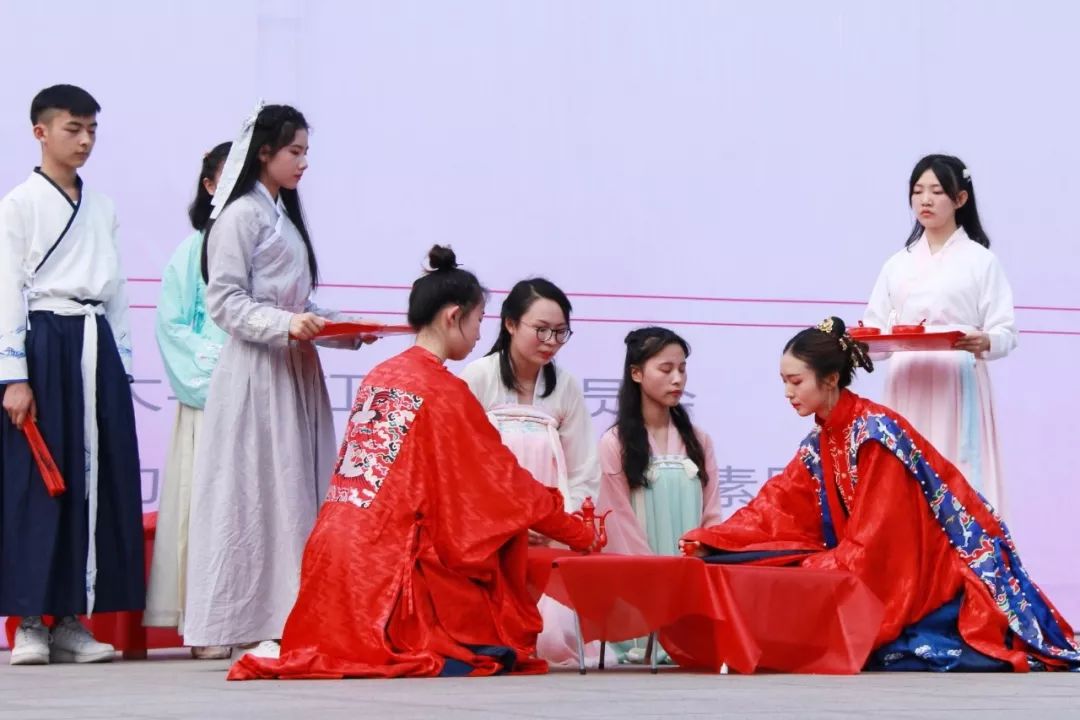 一场派对，一张面具，浪漫由你！川大锦江学院举行“假面舞会”