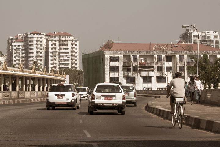 缅甸仰光最繁华地带,缅甸第一大城市仰光街景