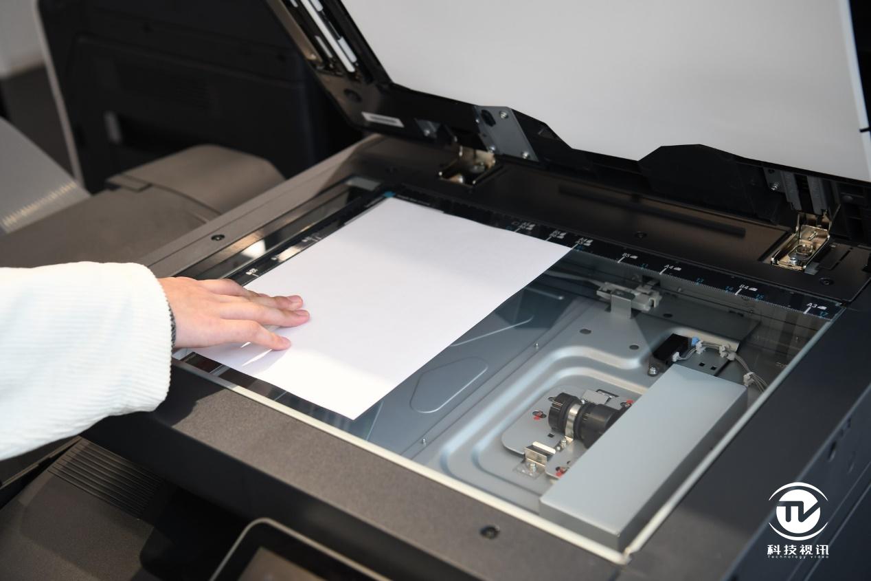 柯尼卡美能达印刷系统开箱,柯尼卡美能达彩印自动装订机