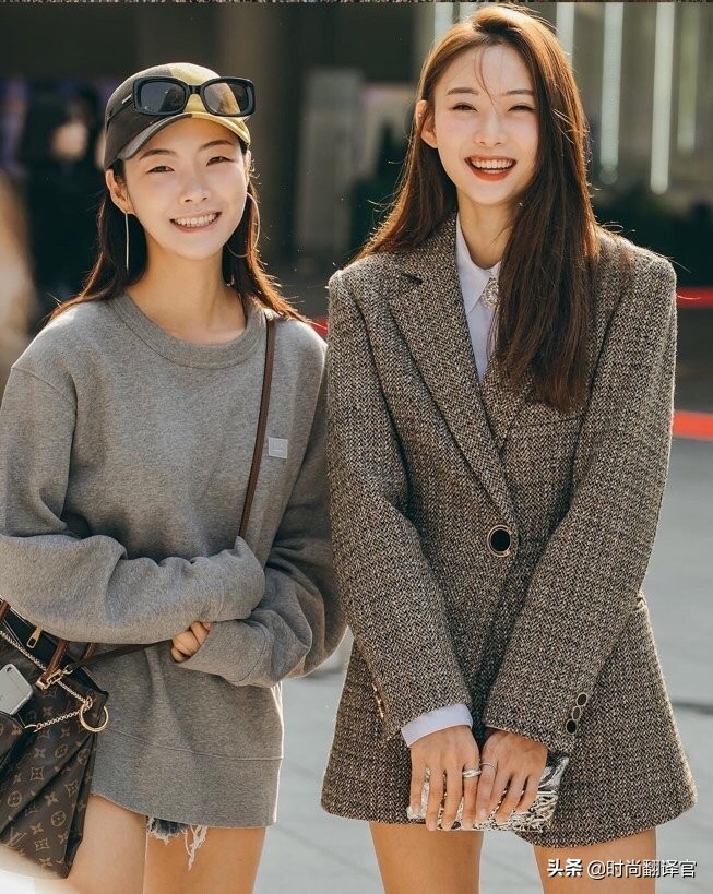 韩国女生街拍穿衣打扮,韩国美女穿个性衣服走秀