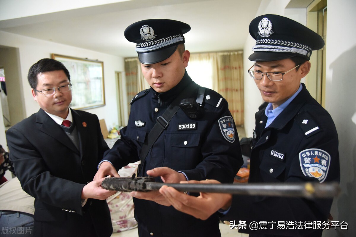 收到法院传票必须带上传票出庭吗,信用卡传票收到开庭不出庭行吗