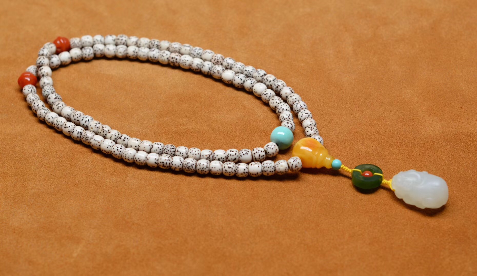 文玩手串配饰详解及搭配技巧大全,文玩手串配饰详解及搭配技巧