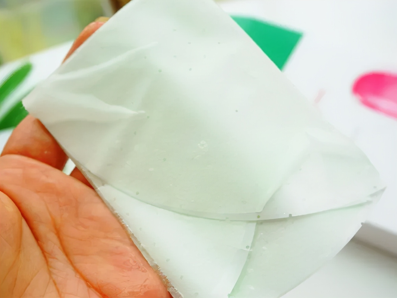 国庆出游护肤指南,夏天出游怎样系丝巾防晒