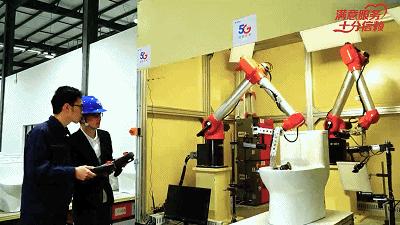 来了,电信“机器人天团”!网友:“成精了!”