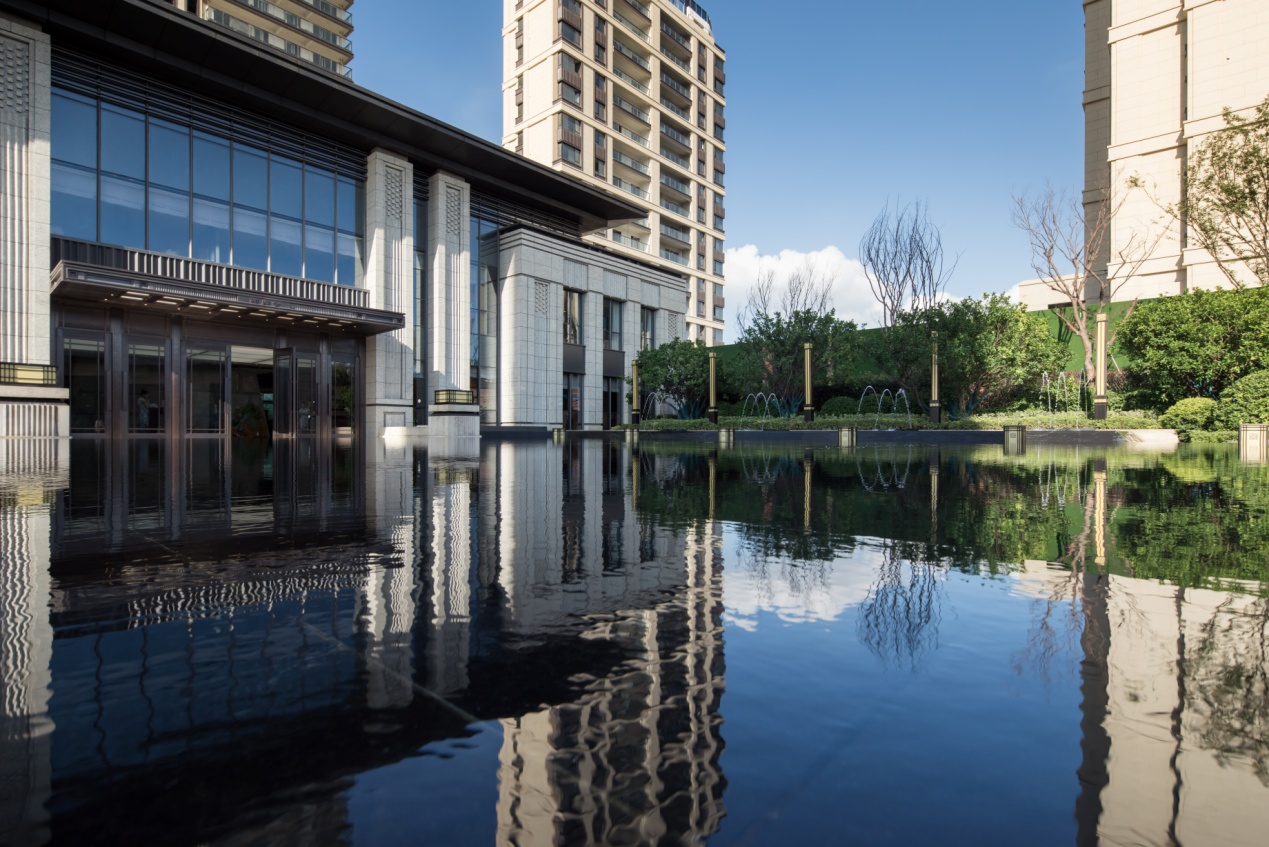 这可能是一个放错了位置的豪宅，见过这个项目的人这么说