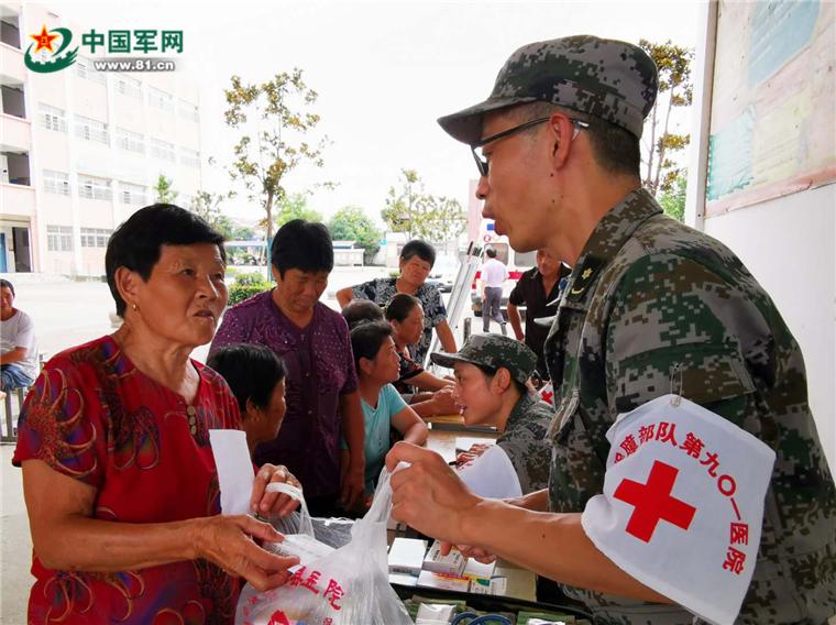 药剂师王伟迪:我愿做大堤上的一束烛光