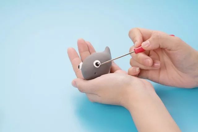 鲨鱼夹盘发教程,鲨鱼步教程新手入门