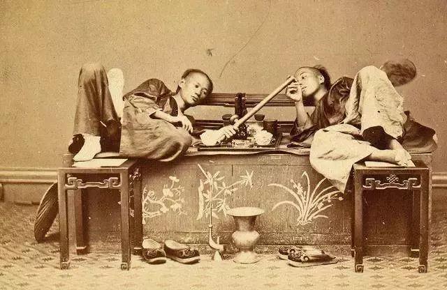 可怕的人类上瘾史：治病良方是如何堕落为罪恶*品毒**的？