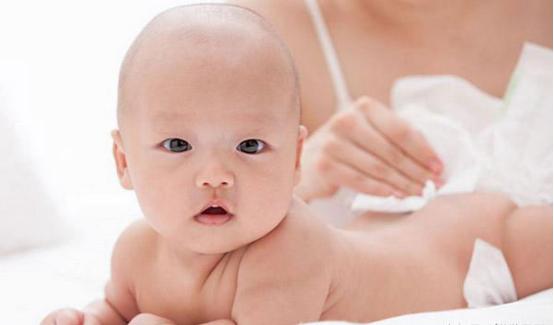 宝妈们，你们还在给宝宝用传统的纸尿裤吗？