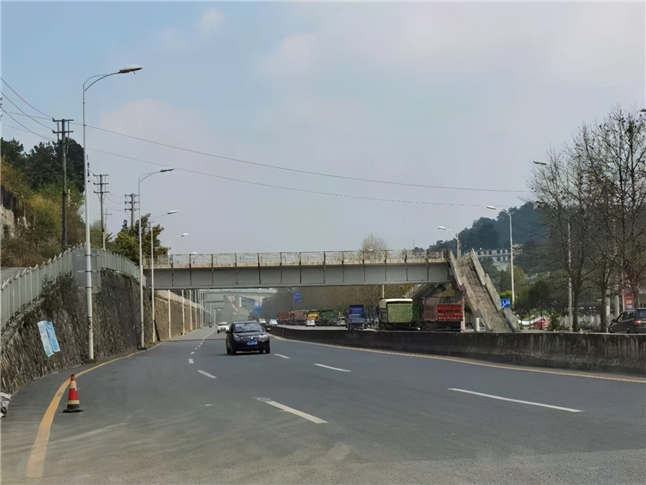 人行过街横道长度超过16米,12米长钢结构人行天桥