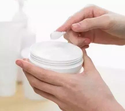 快吃下小捞的这一记安利——超补水面部乳液合集