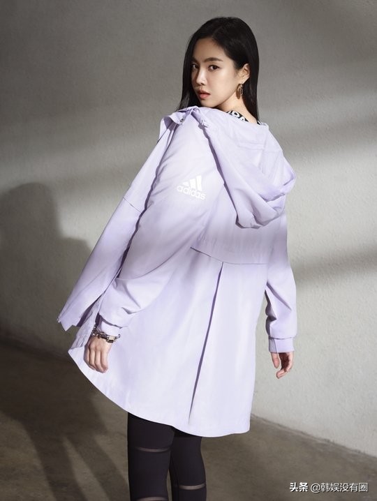 孙娜恩身材阿迪达斯,apinkluv孙娜恩横条短袖