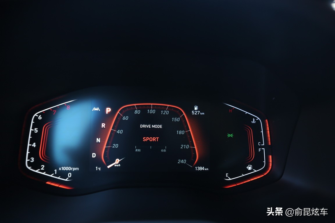 试驾黑色全新北京现代ix35,最新款2.0升北京现代ix35试驾