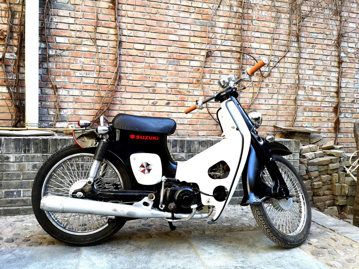 本田摩托车幼兽70c,改装老款铃木摩托