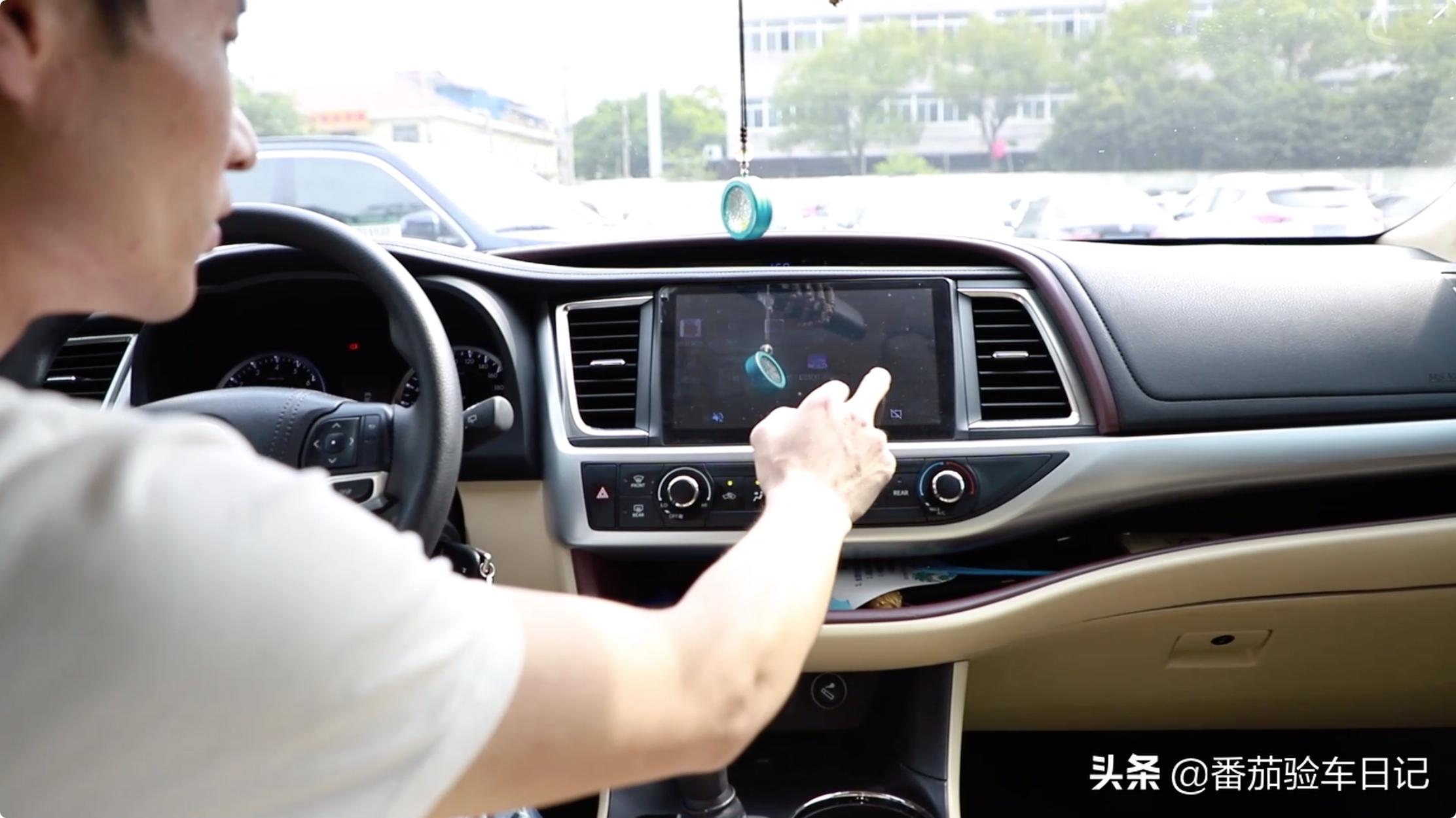 帮客户检测不到两年的丰田汉兰达，价格略高但是车况很值