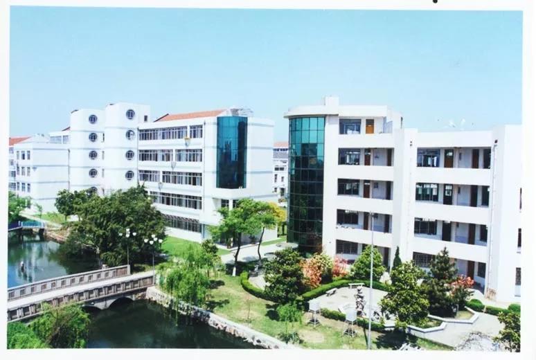 这里是天一中学老校区，如今美出了另一番境界