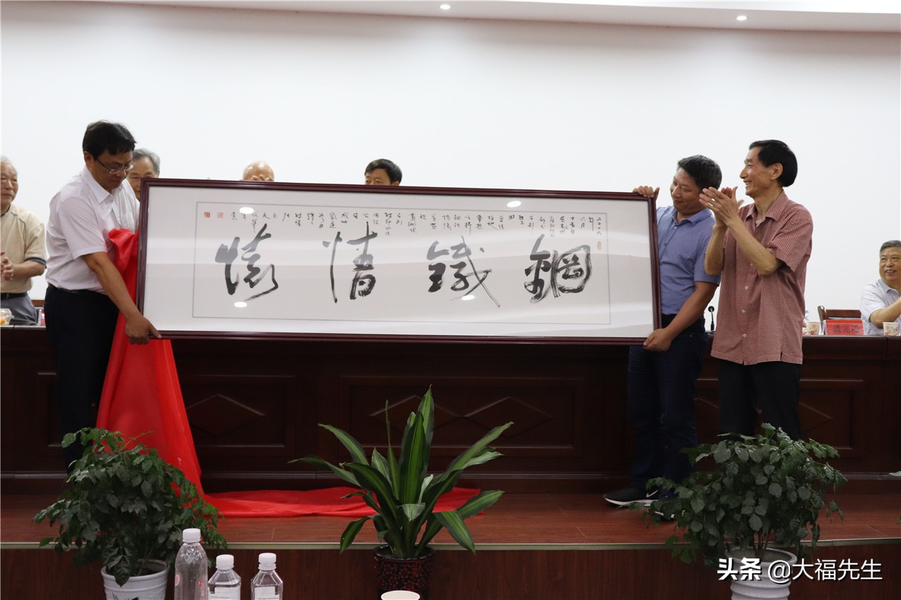 钢铁年代战友重逢,钢铁情怀