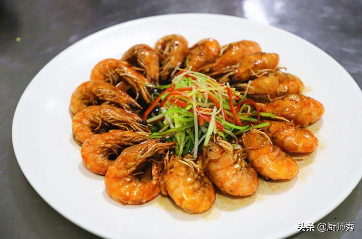 大虾怎么做虾仁软乎乎的不硬,好吃的大虾虾肉非常的紧致有营养