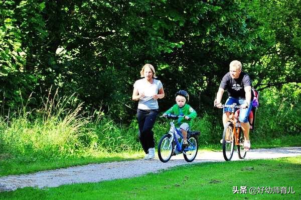 孩子睡觉前喝纯牛奶容易蛀牙,宝宝晚上喝牛奶是否形成蛀牙