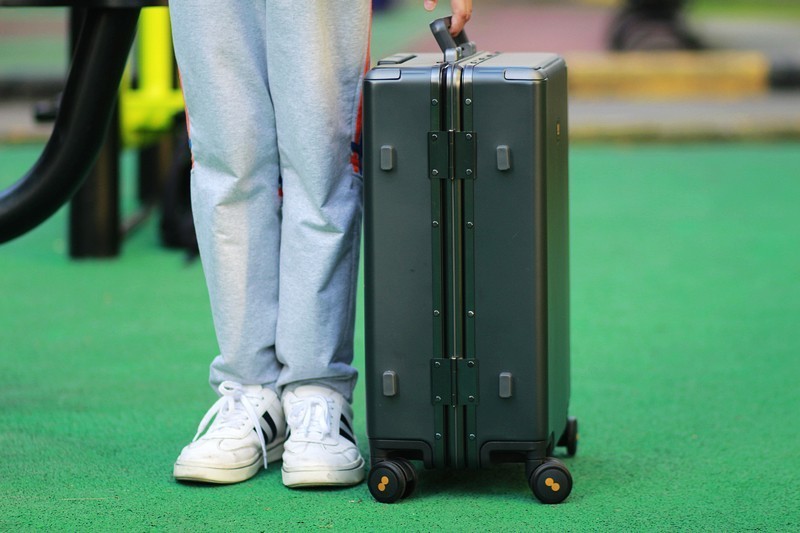 地平线8号行李箱20寸能装多少东西,地平线8号level820英寸行李箱