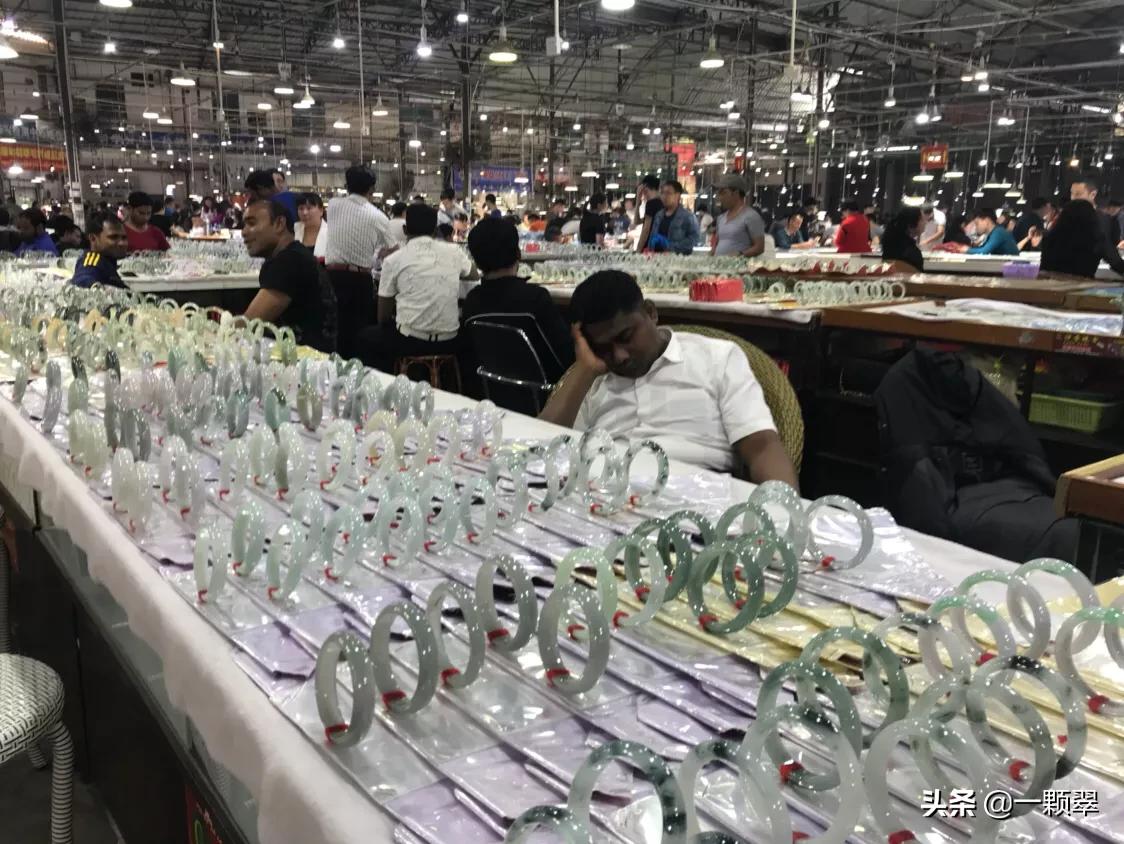 缅甸3500万翡翠戒面,缅甸边境戒面捡漏