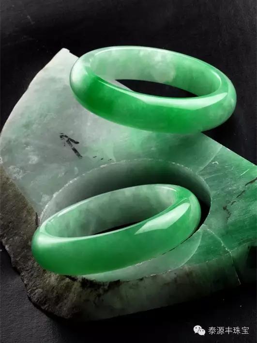 翡翠玻璃种冰种糯种豆种的区别,细豆种翡翠和糯种翡翠的区别