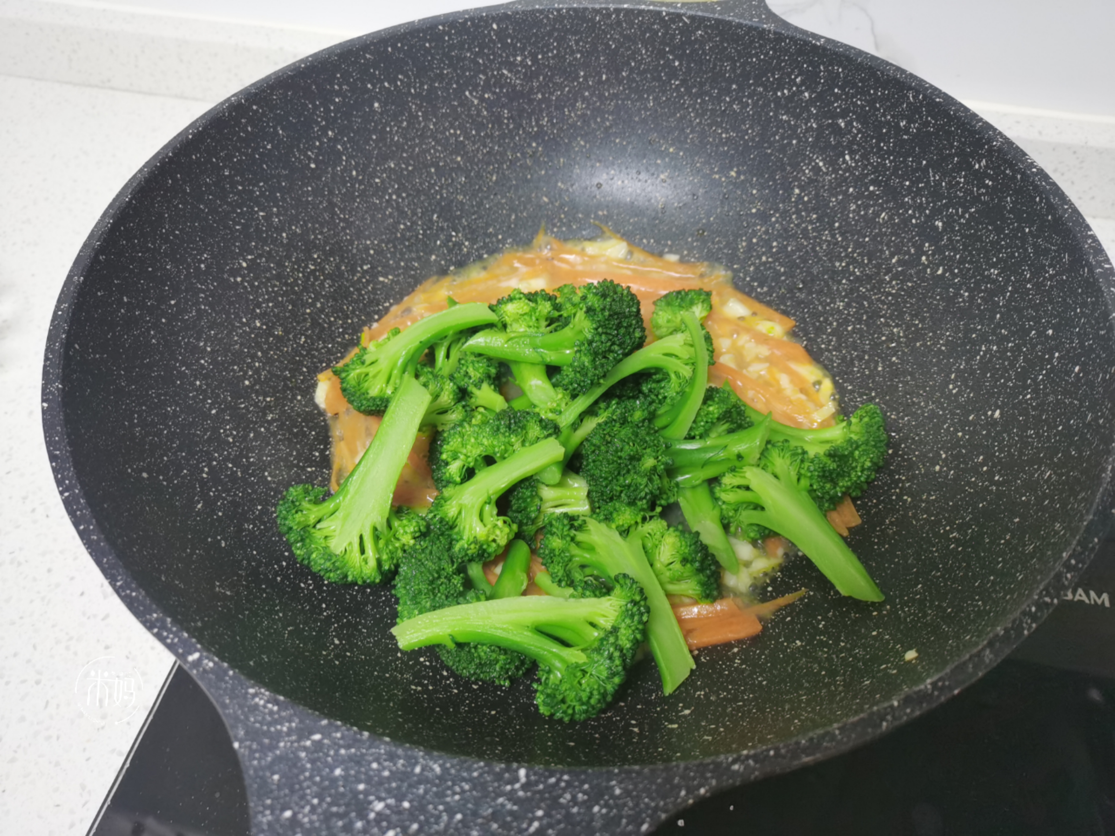 炒西兰花千万别焯水大厨教你一招,炒西兰花切记不要直接焯水