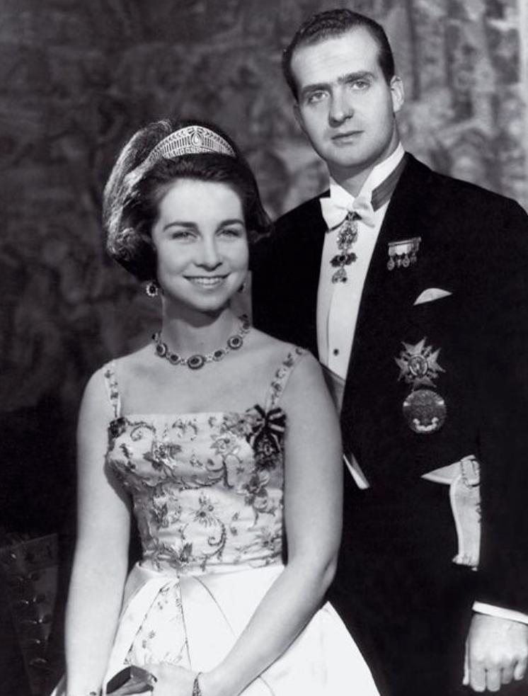 “在逃国王”卡洛斯：傀儡王子、最帅国王，拥有至少1500位*妇情**